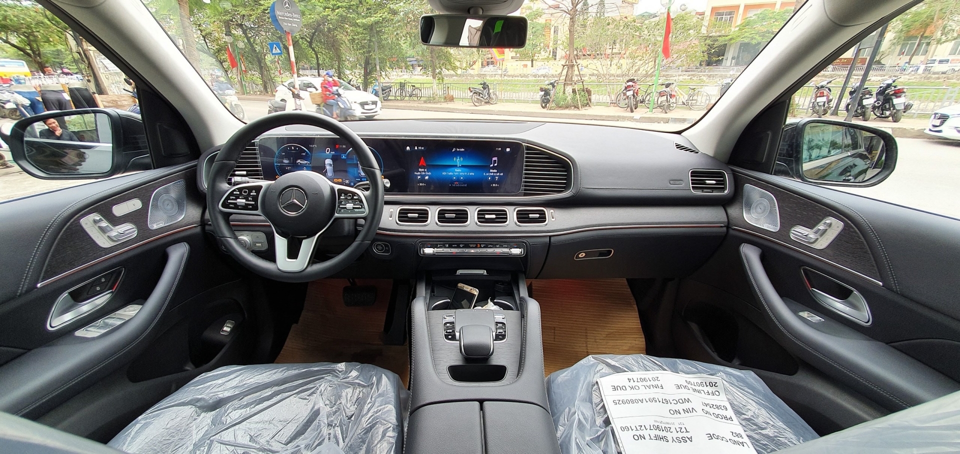 Nội thất khoang lái Mercedes-Benz GLE 450 4Matic