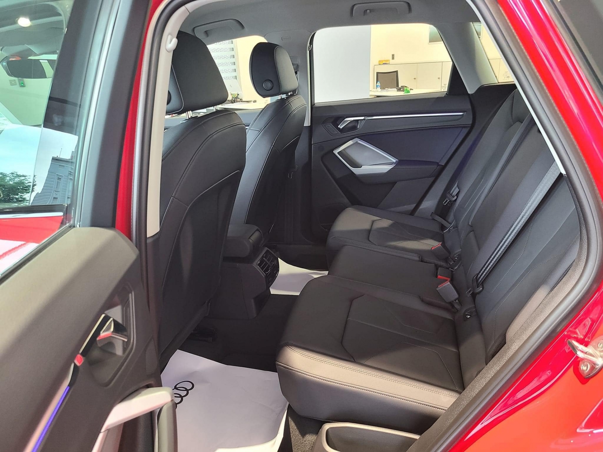 them-anh-audi-q3-2024-7-17190422215171990366027