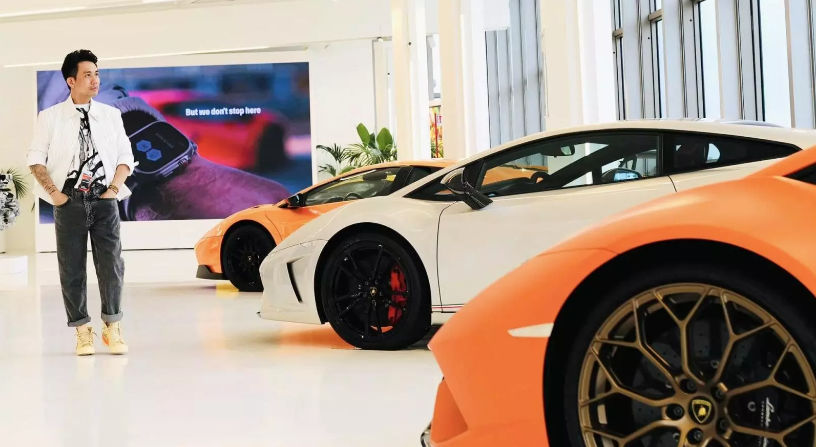 Minh Nhựa thăm viện bảo tàng của Lamborghini