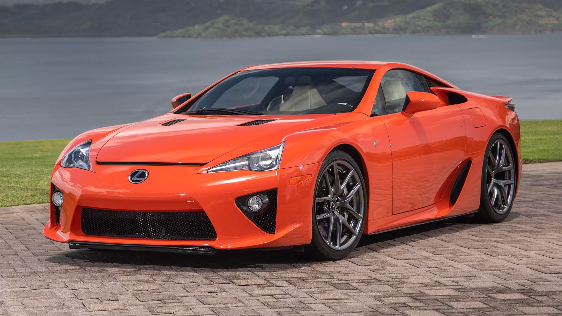 Lexus LFA.