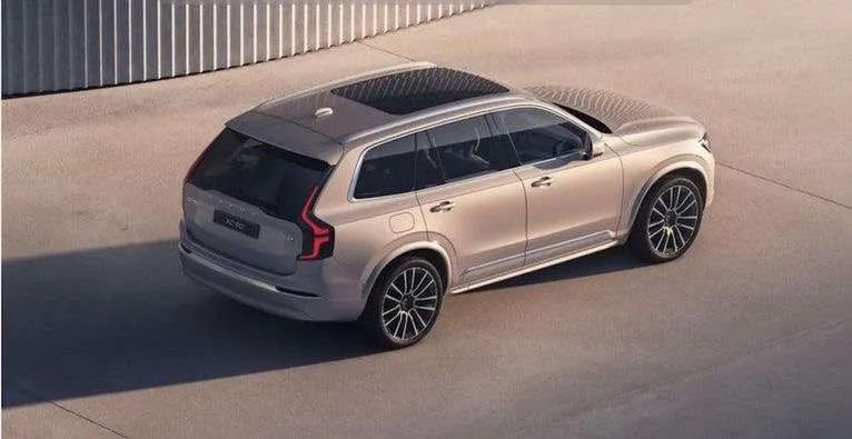 Hình ảnh được cho là của XC90 2025 được chính Volvo Thụy Sĩ vô tình để lộ.