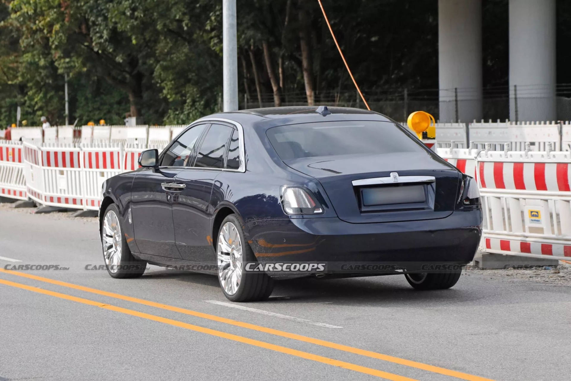 Rolls-Royce-Ghost-facelift-scoop-00009-2048x1368_result