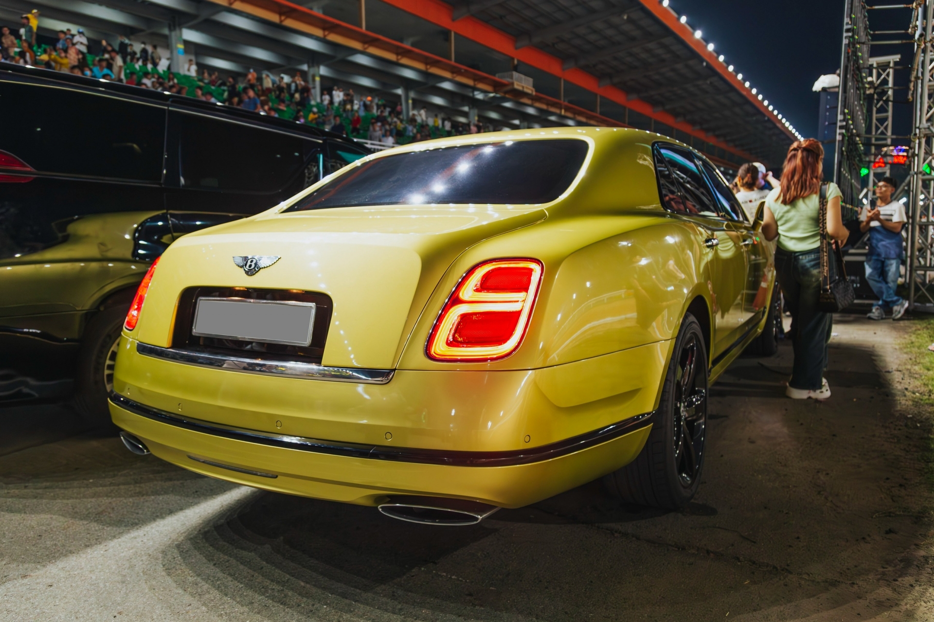 Bentley Mulsanne EWB-1