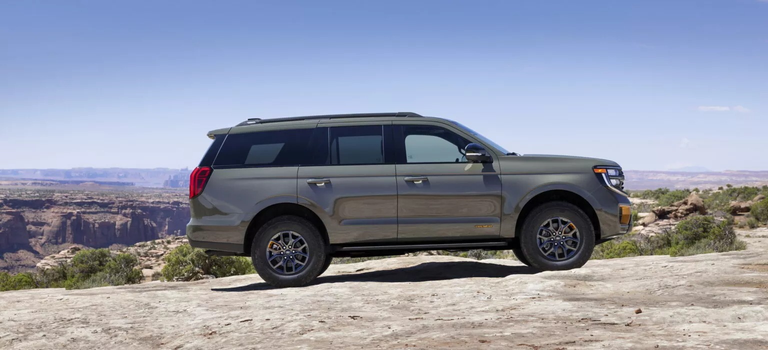 2025-Ford-Expedition_Tremor-6-15