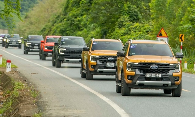 Mitsubishi Triton vượt mặt Toyota Hilux, Ford Ranger vẫn là 'vua bán tải'