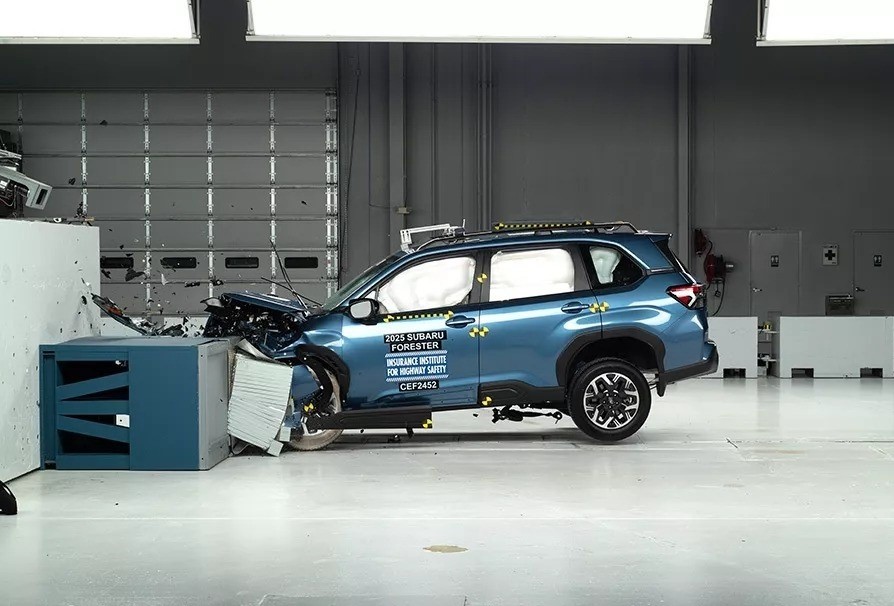 Subaru_Forester_IIHS_crash_test