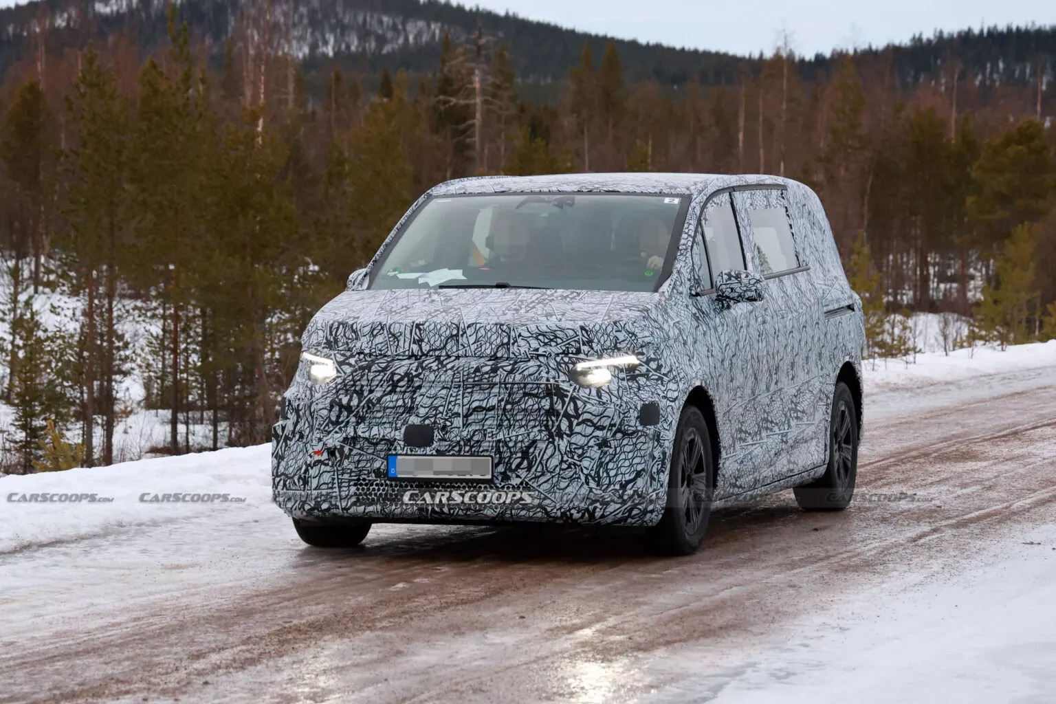 Mercedes-V-class-EV-scoop-00001