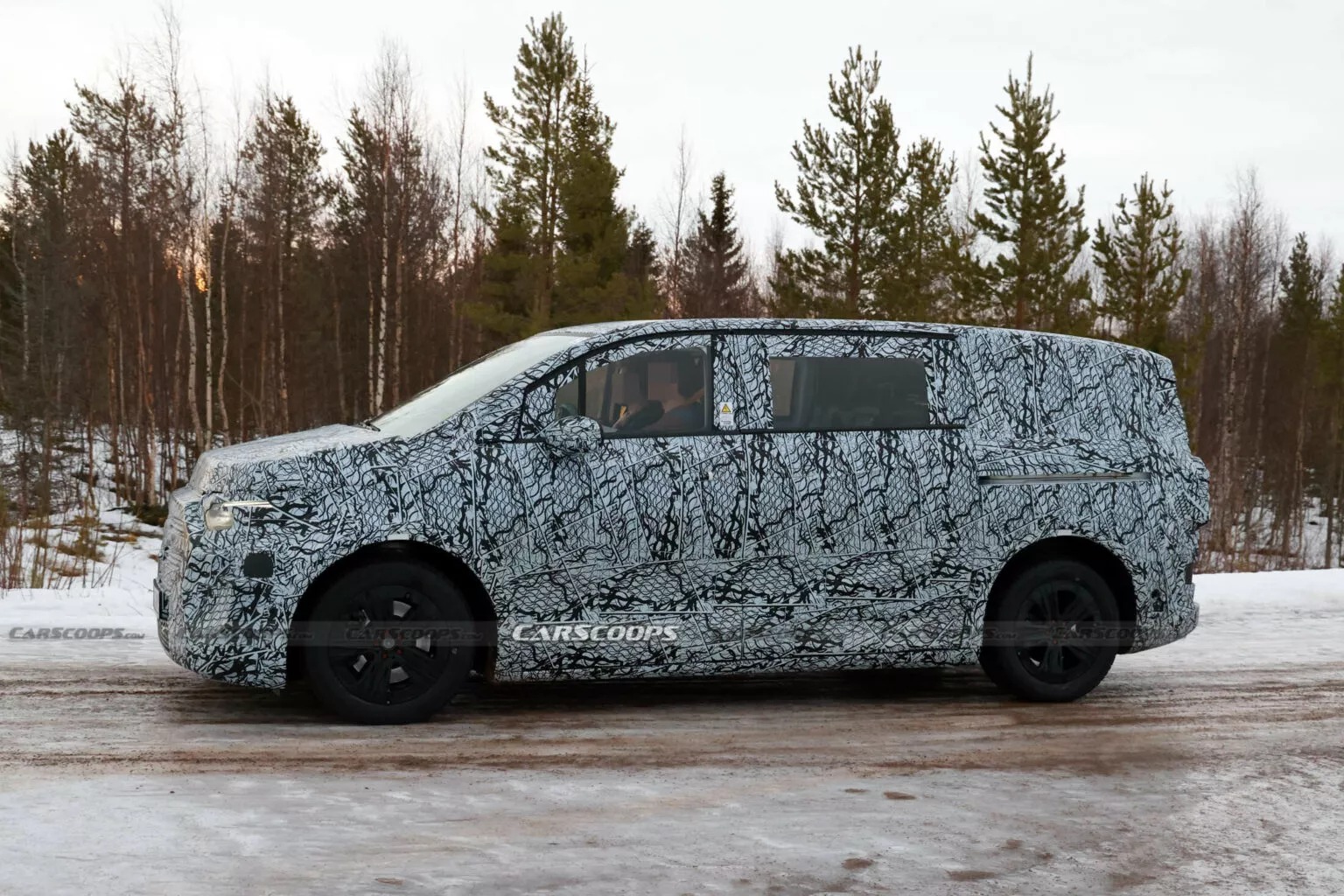 Mercedes-V-class-EV-scoop-00012