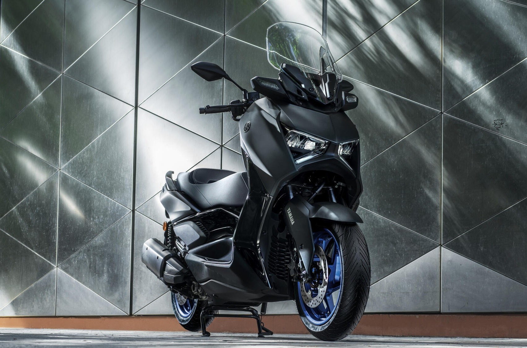 2024-yamaha-xmax300-eu-iconblack