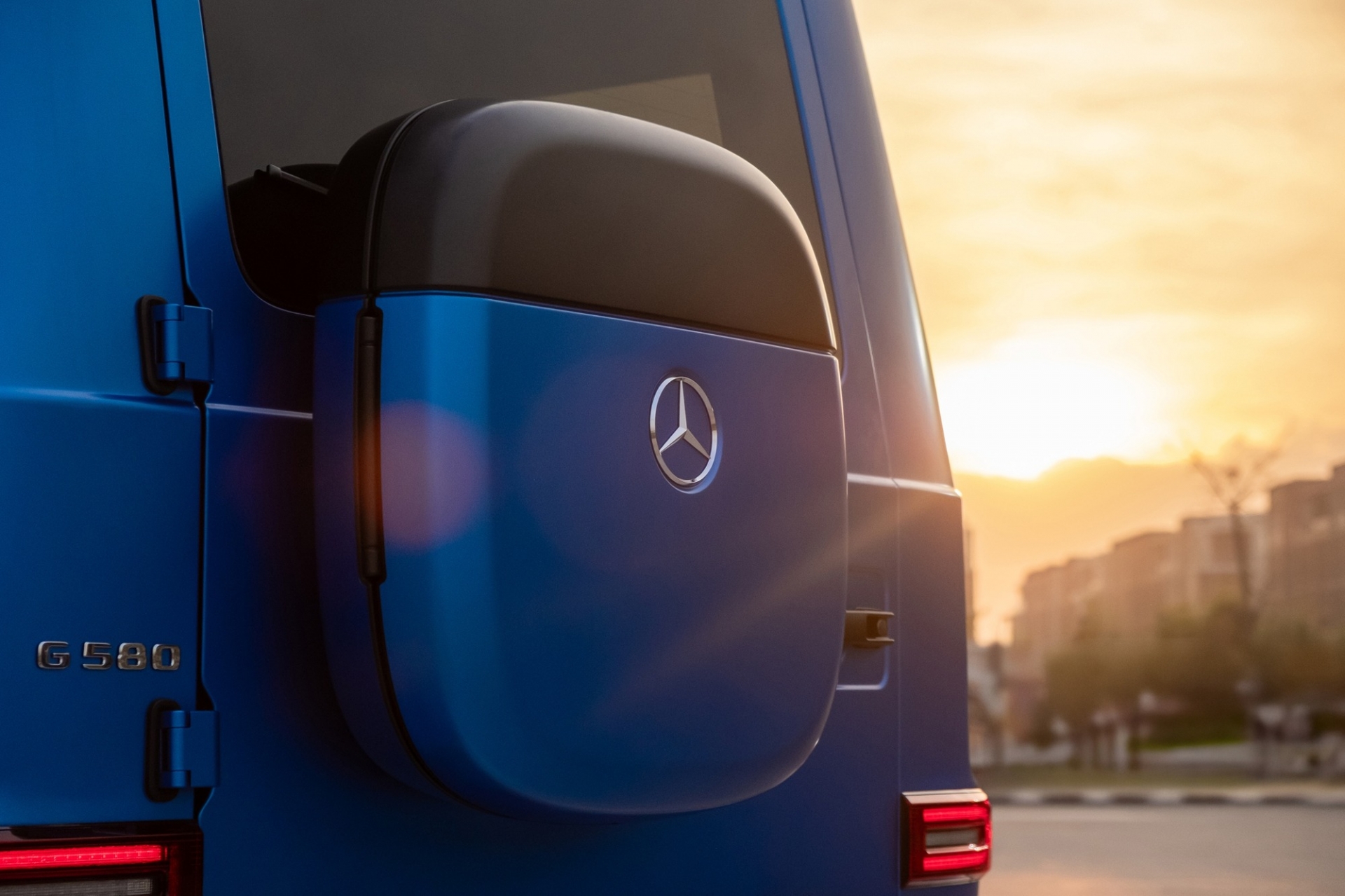 mercedes-benz-g-580-eq-2