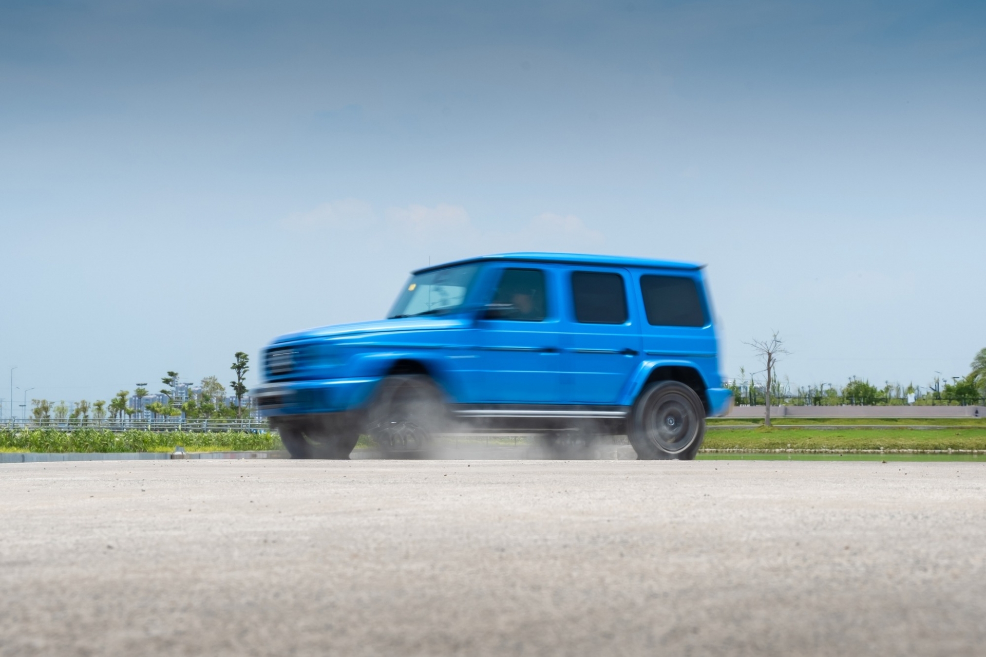 mercedes-benz-g-580-eq-8