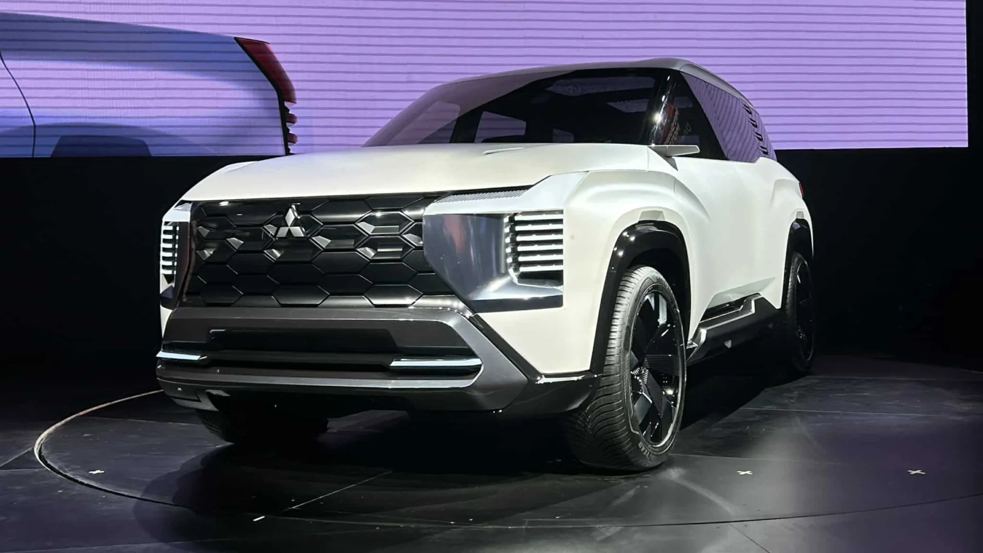 mitsubishi-xforce-seven-seater-c
