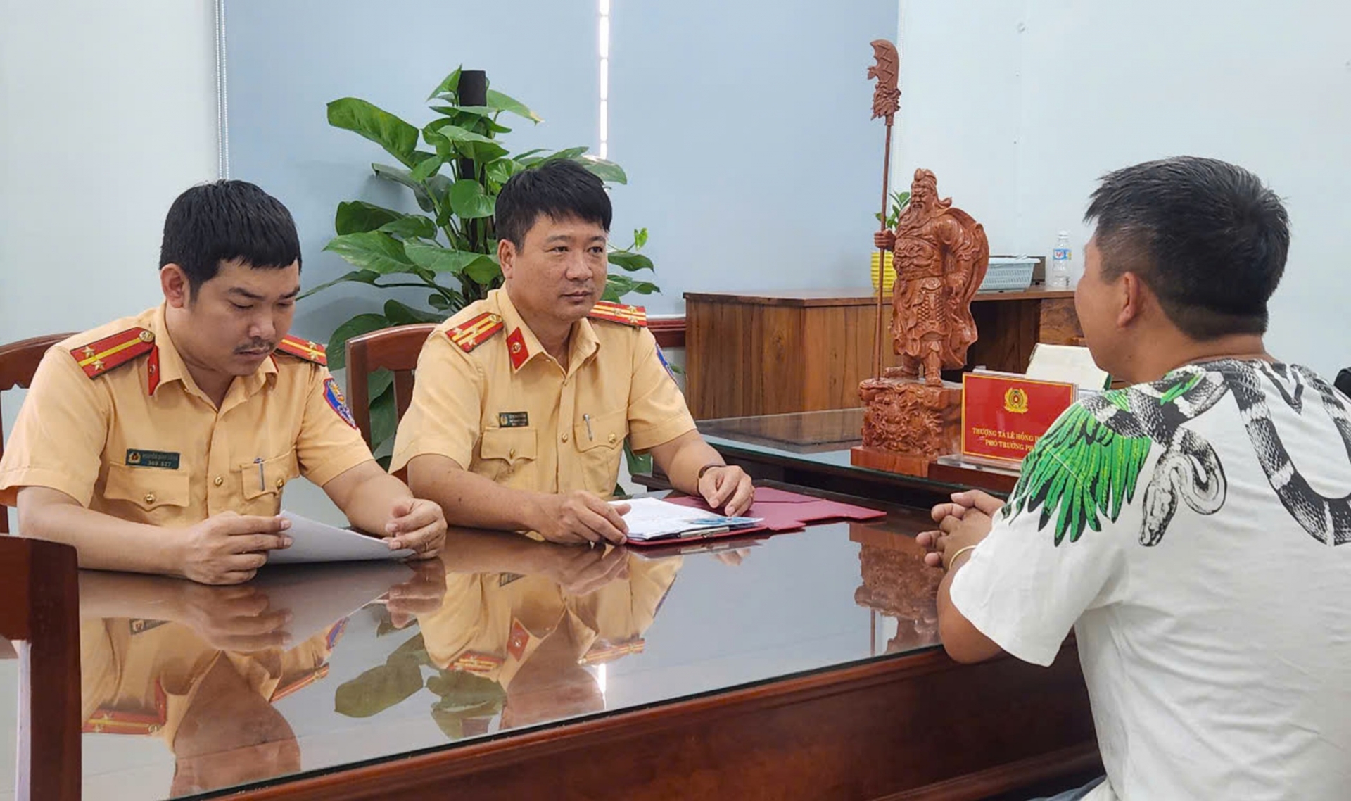 binh-dinhnop-thay-vi-pham-giao-t