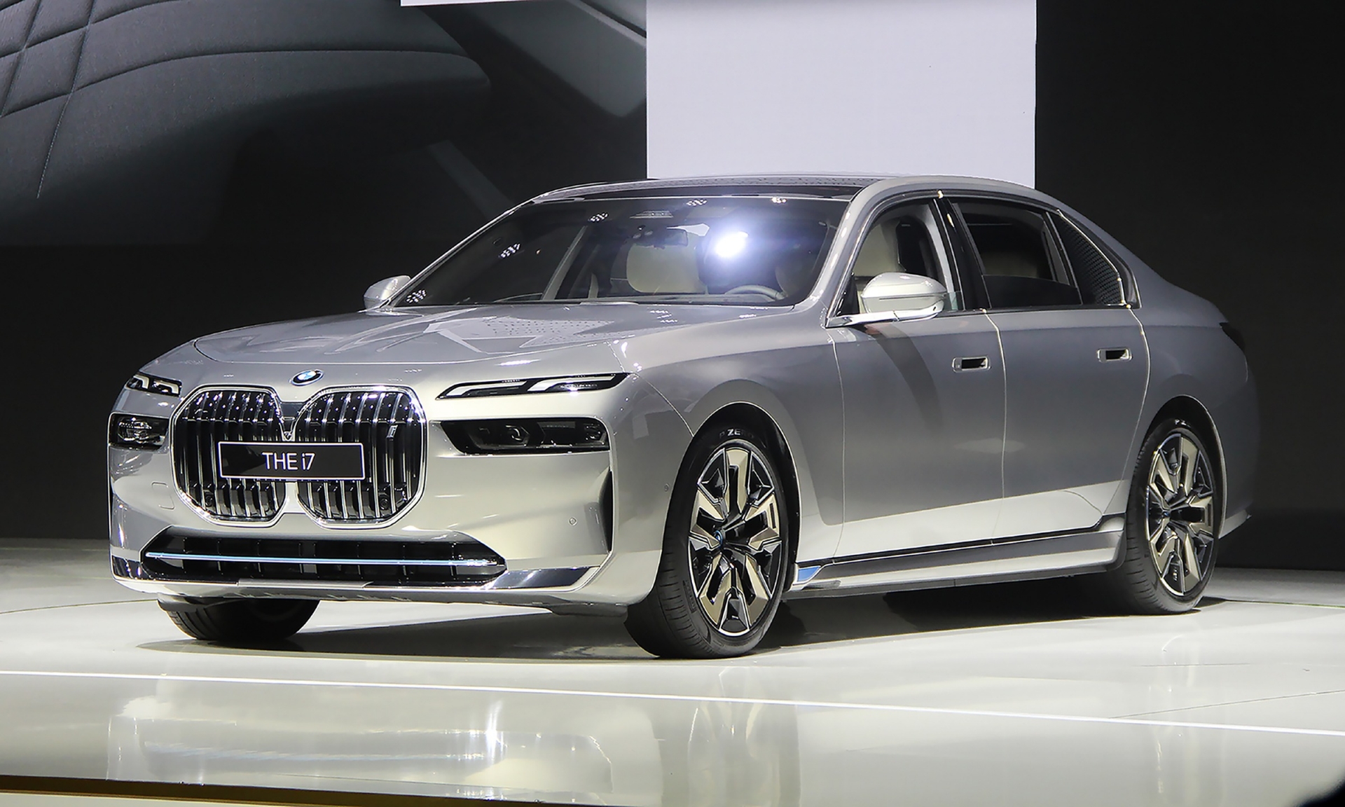 BMW i7