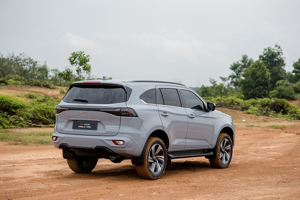 isuzu_mu_x_2025_9