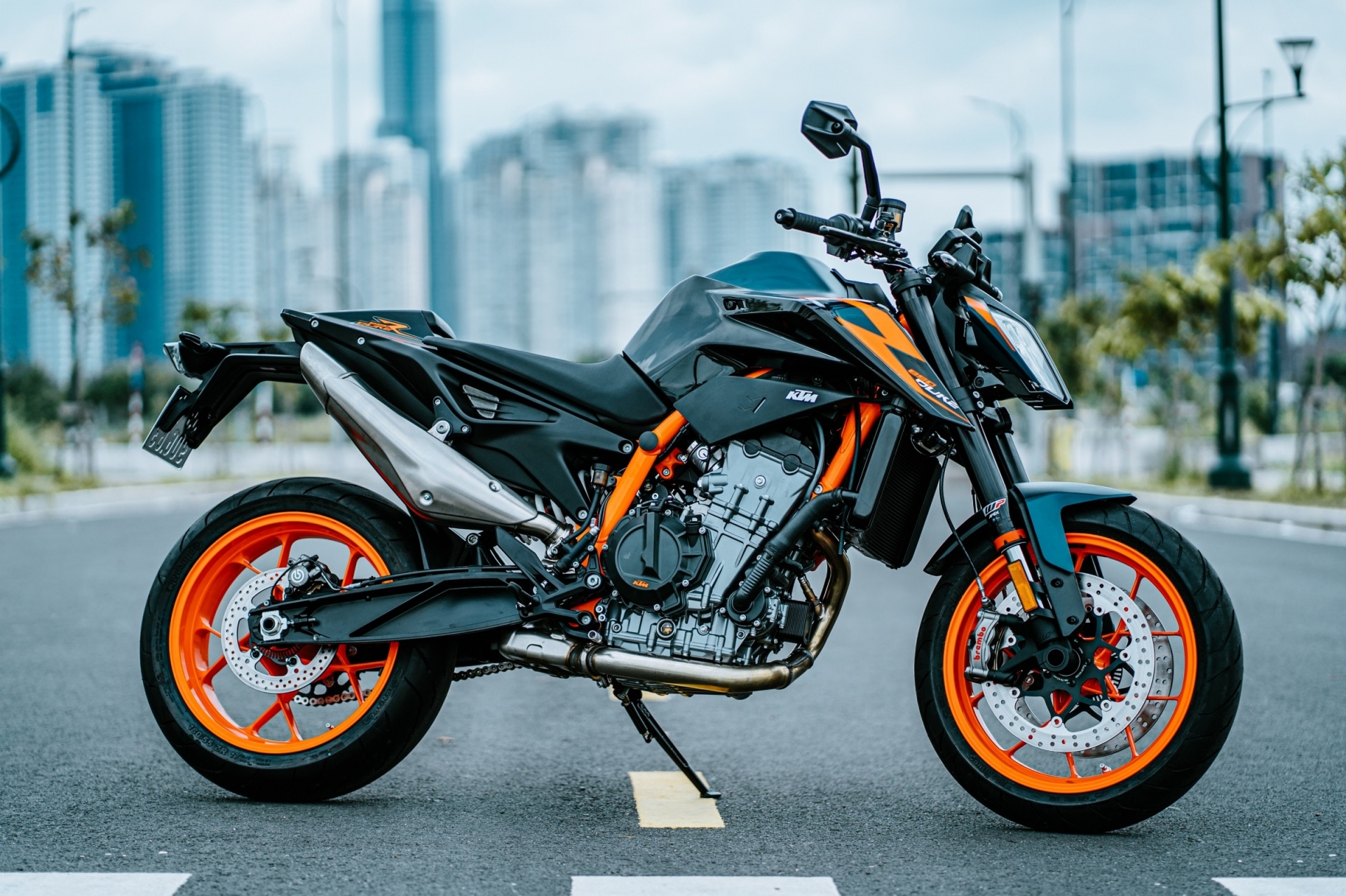 KTM 890 Duke R