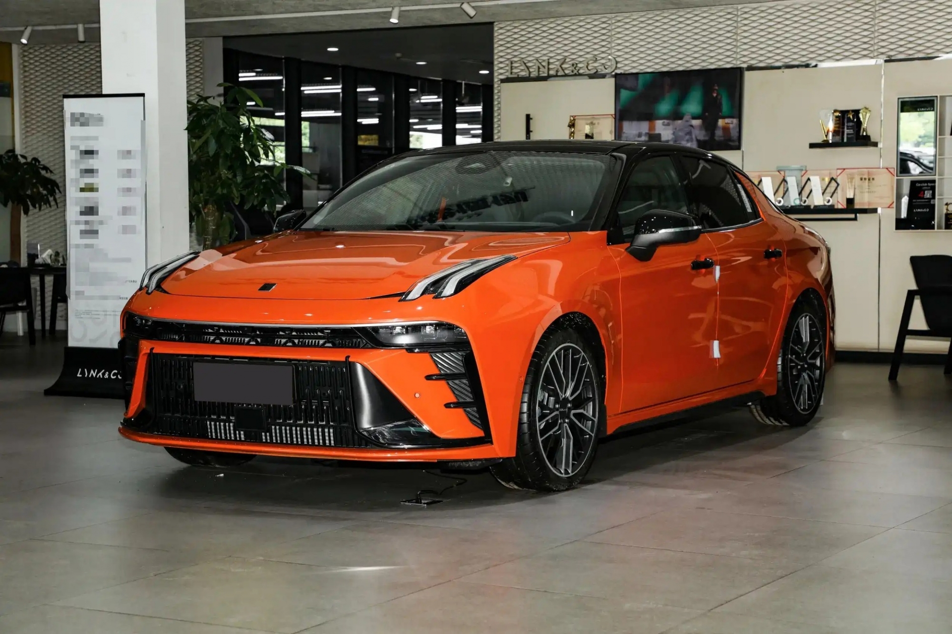 lynk-co-03