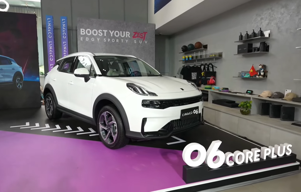 Lynk & Co 06 Core Plus 1