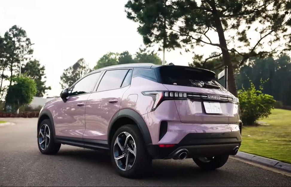 Lynk & Co 06 Core Plus 4