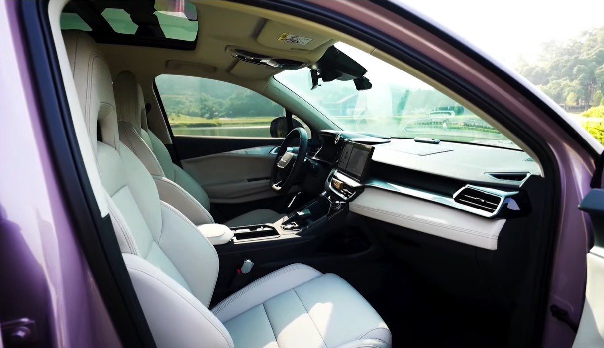 Lynk & Co 06 Core Plus 8
