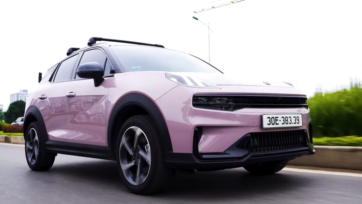 Lynk & Co 06 Core Plus 9