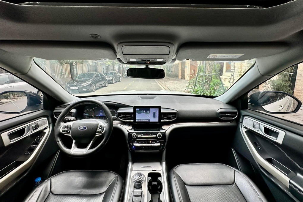 Ford Explorer 2
