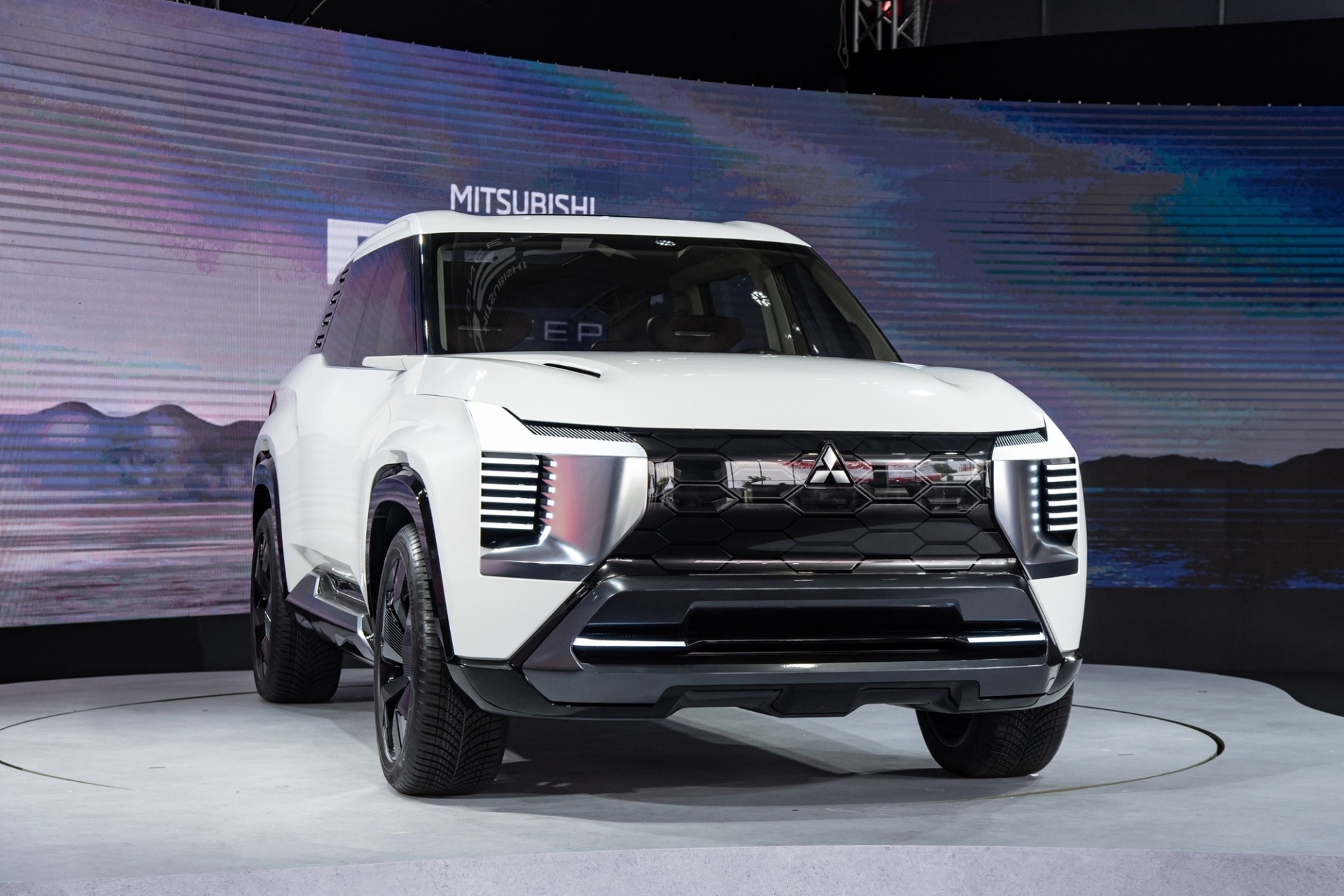 Mitsubishi DST Concept 1