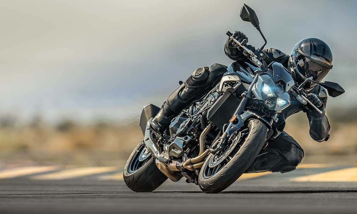 Kawasaki-Z900-2025-1