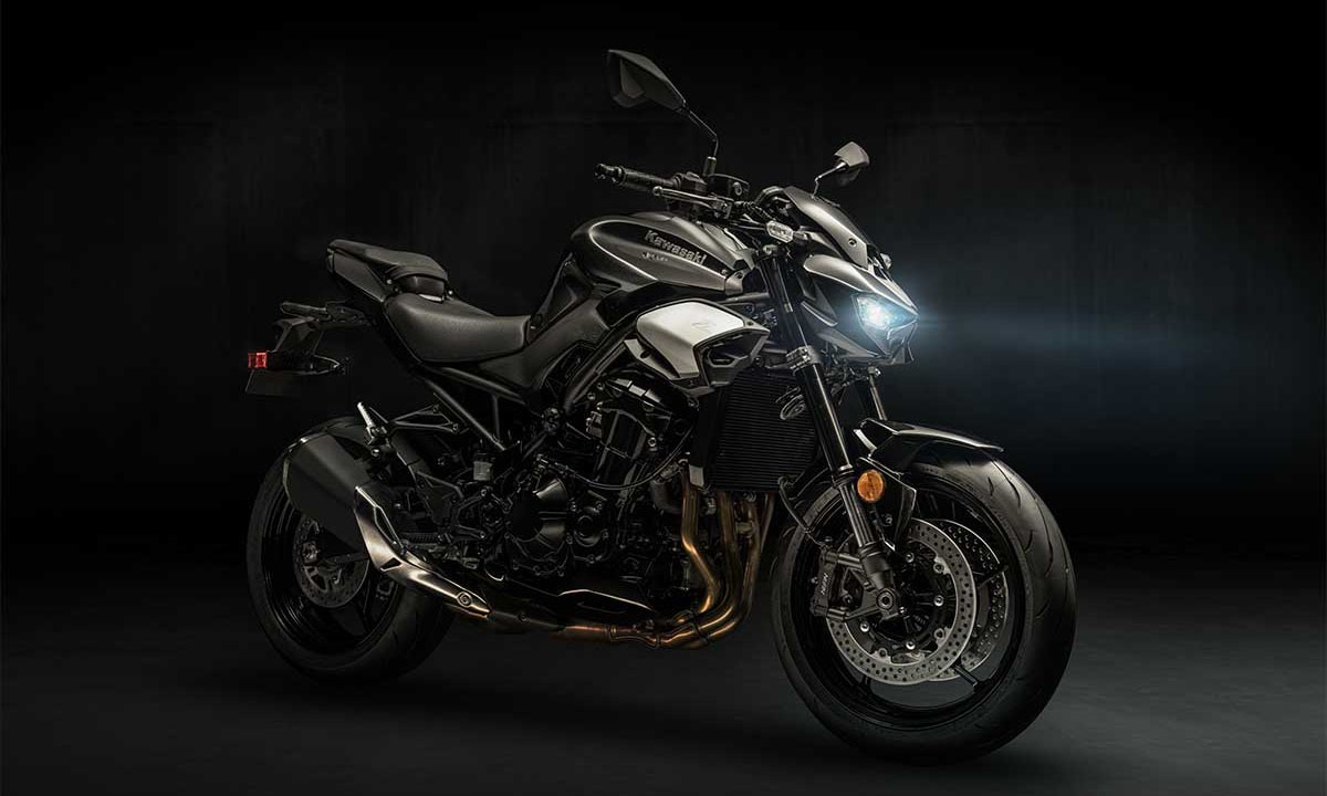 Kawasaki-Z900-2025