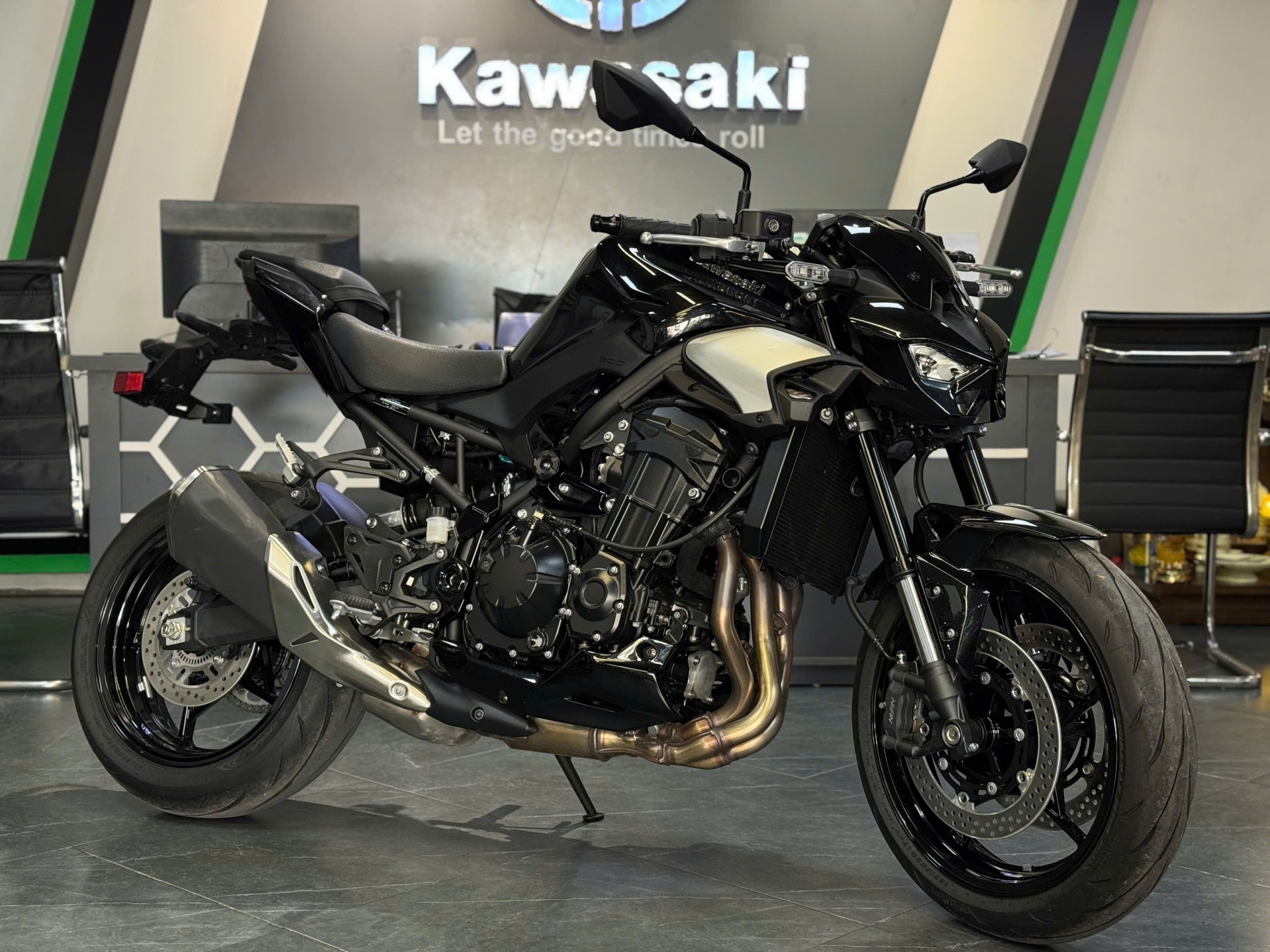 Kawasaki-Z900-2025-3