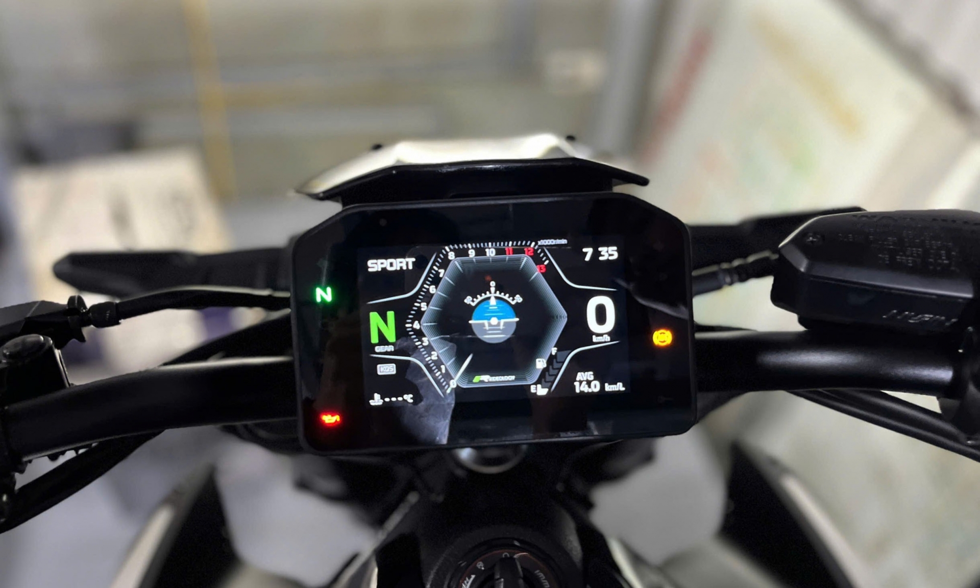 Kawasaki-Z900-2025-4