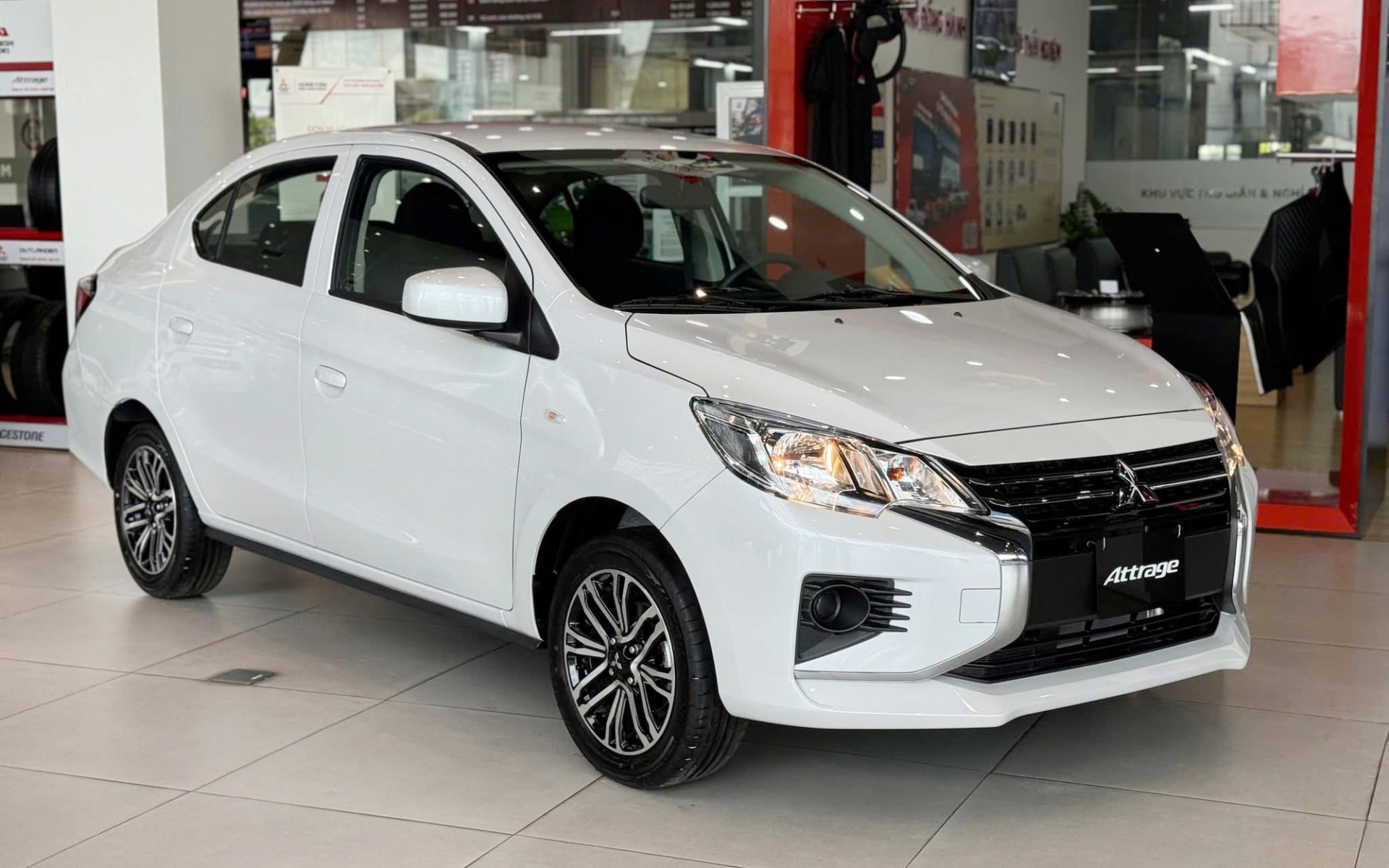 Mitsubishi Attrage 1