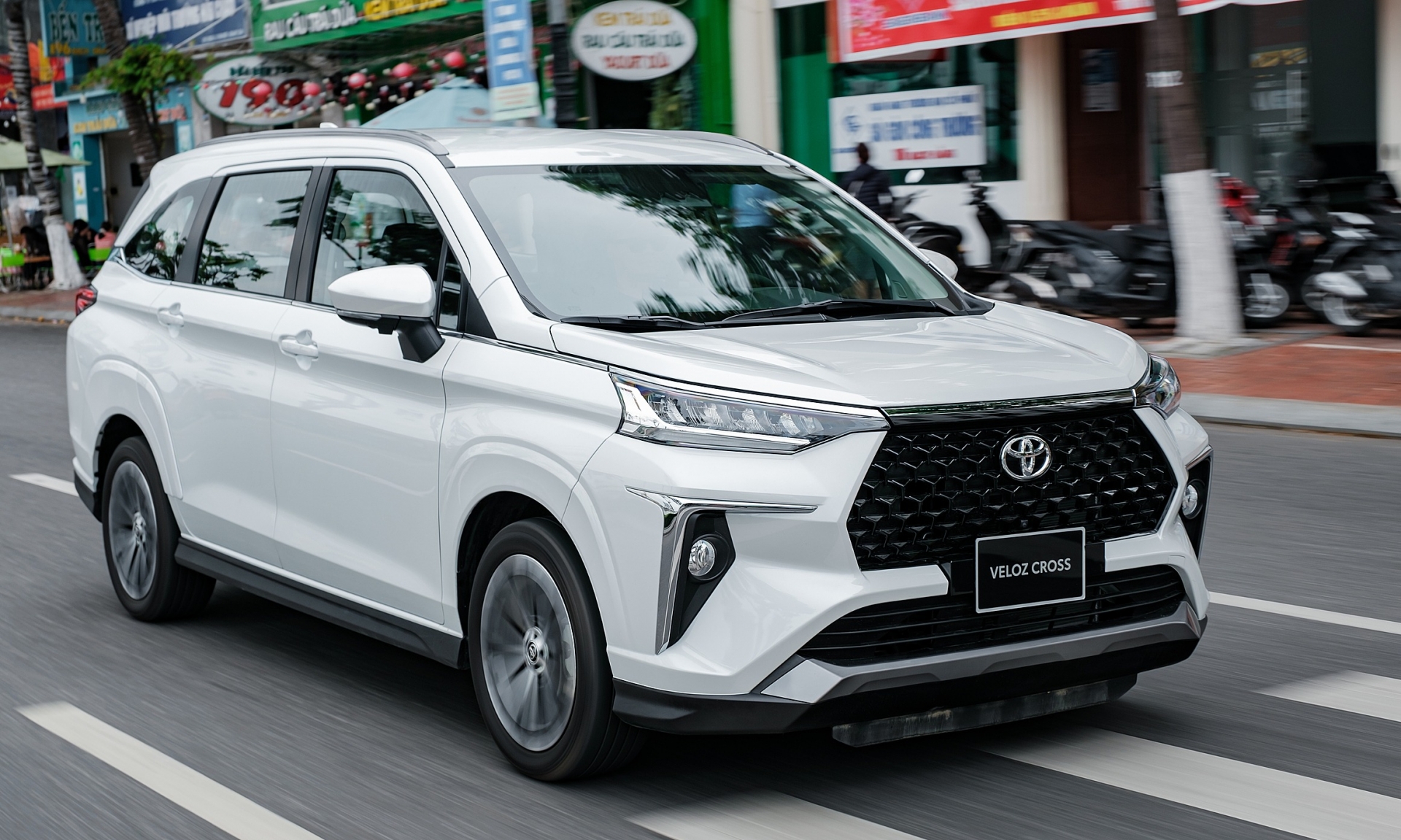 Toyota Veloz Cross 1