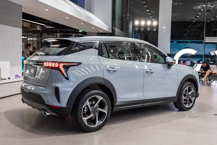 Lynk & Co 06 2