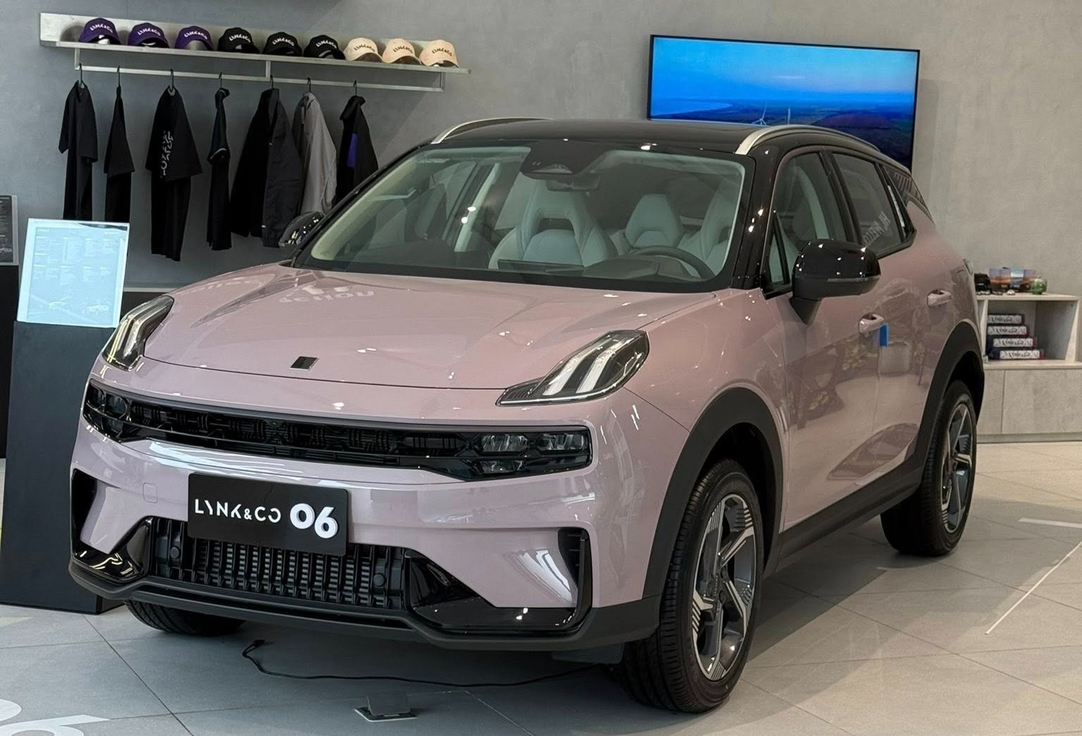 Lynk & Co 06
