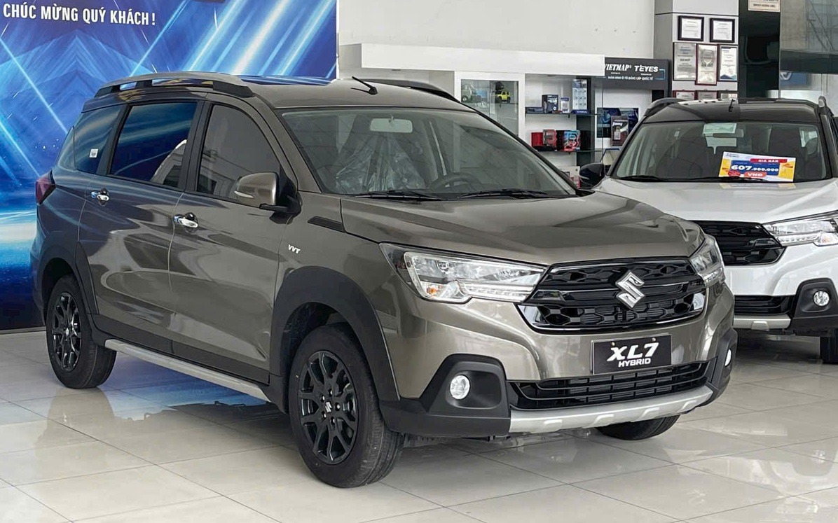 suzuki-xl7-black-edition