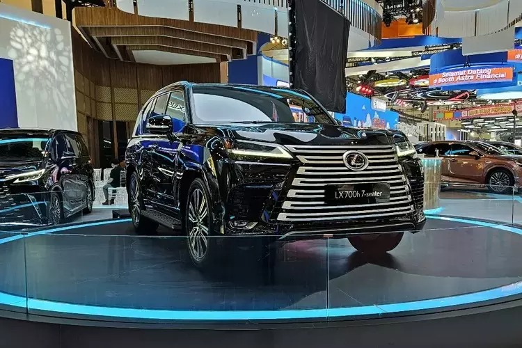 Lexus LX 700h 4Lexus LX 700h 4