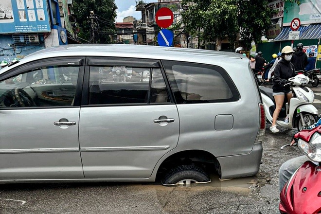 mat_duong_sut_lun_ha_noi_1606473