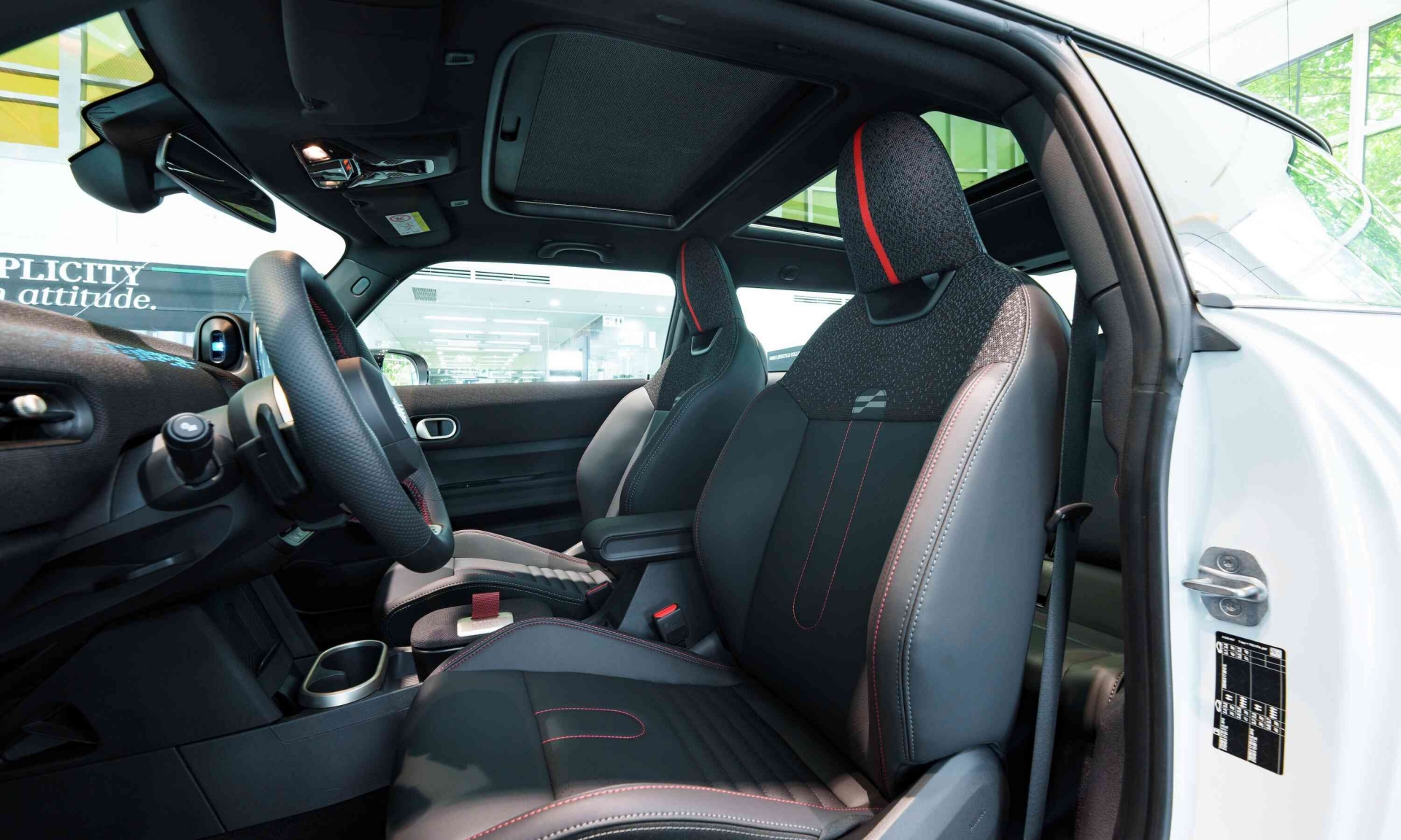 mini-john-cooper-works-3-cua-5_optimized