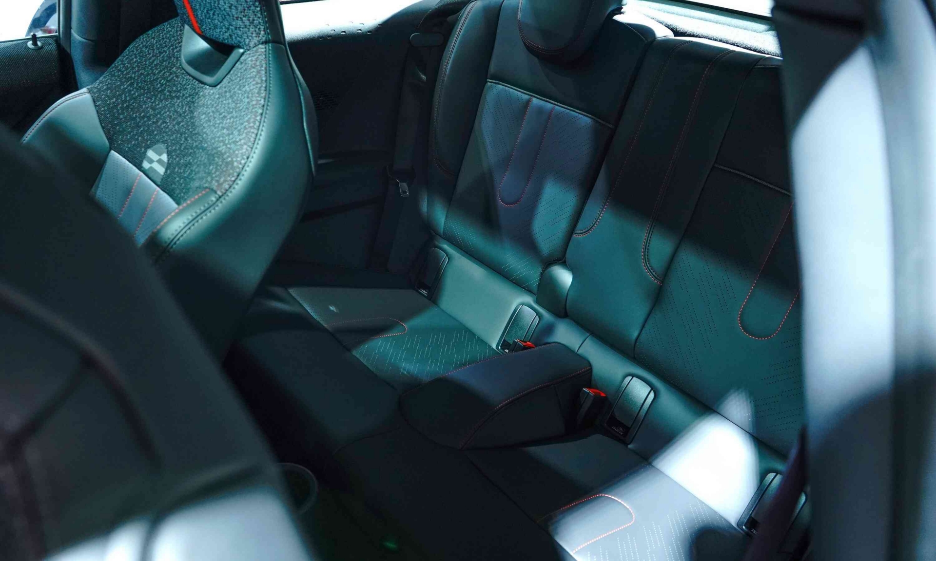 mini-john-cooper-works-3-cua-6_optimized