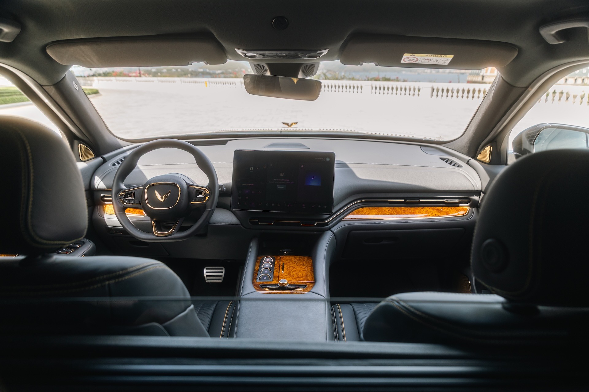 VinFast Lac Hong 900 LX 1