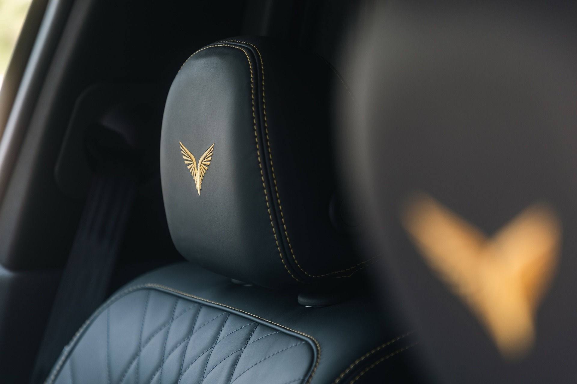 VinFast Lac Hong 900 LX 6