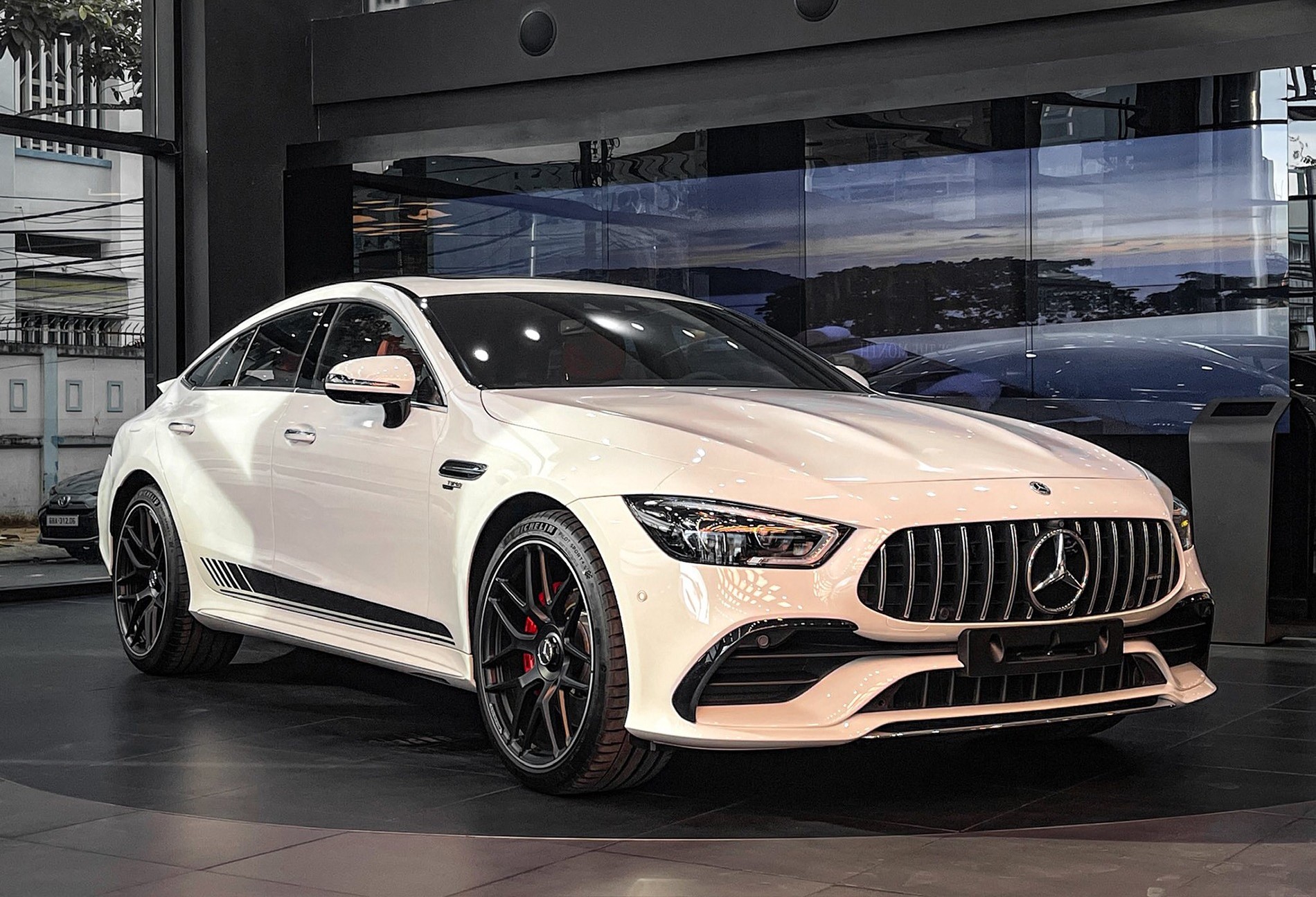 Mercedes-AMG GT 53