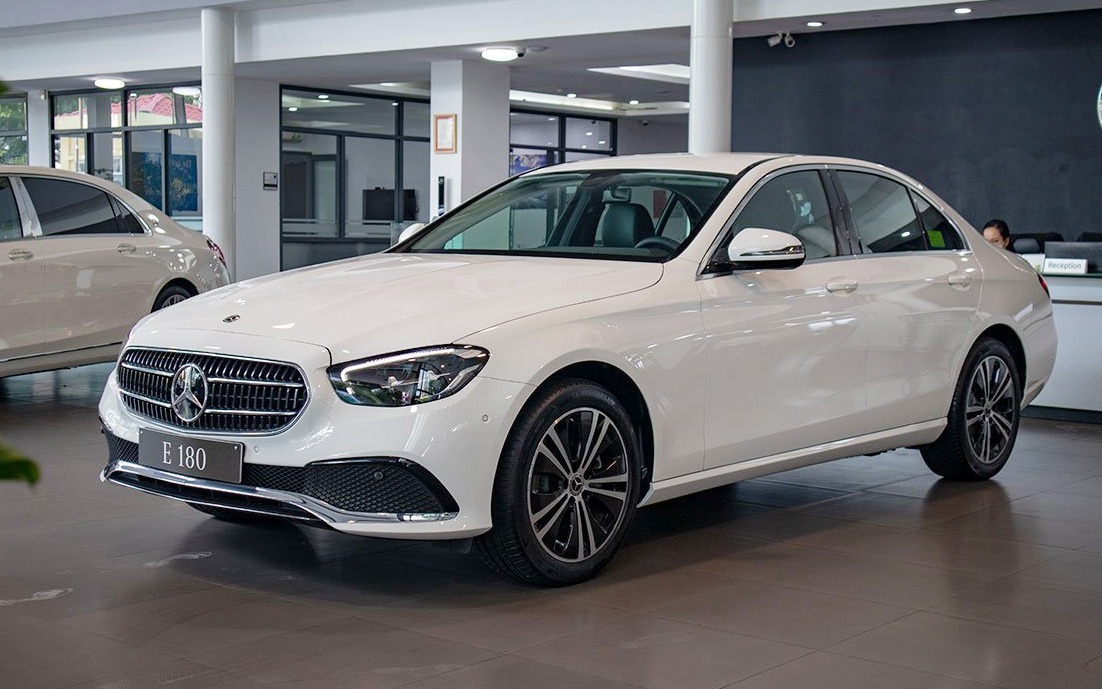 Mercedes-Benz E-Class 1