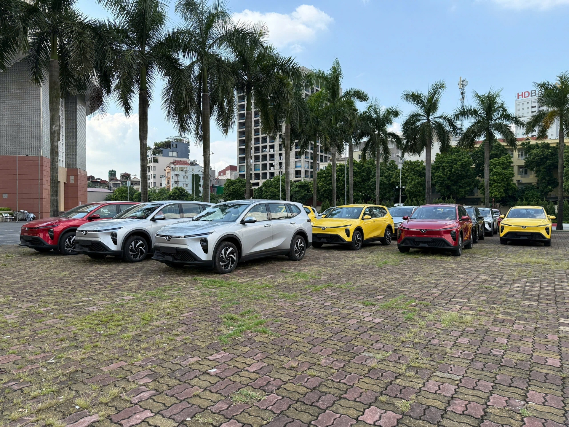 VinFast Limo Green ban giao 1
