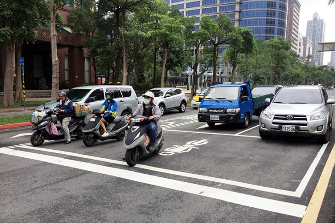 taipei-main2-1758172074-6683-175