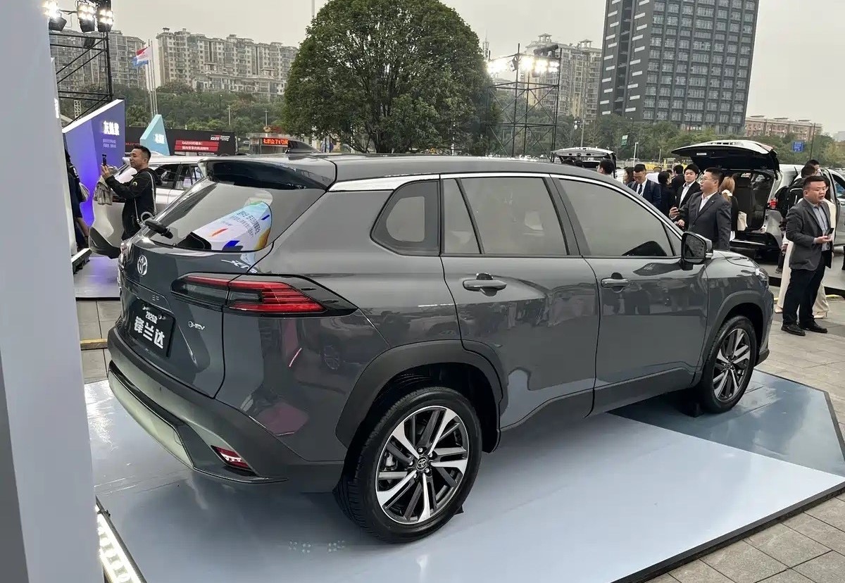 Toyota Frontlander 1