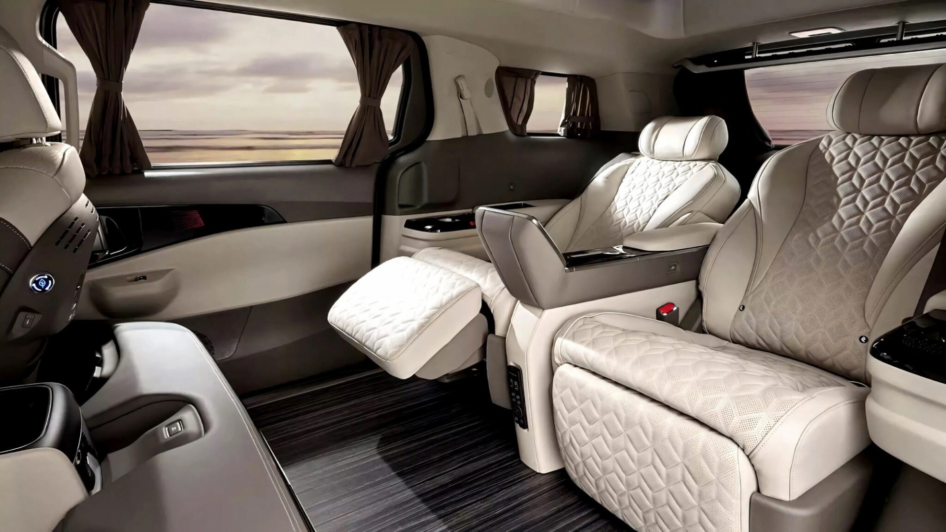 Kia Carnival Hi Limousine 3