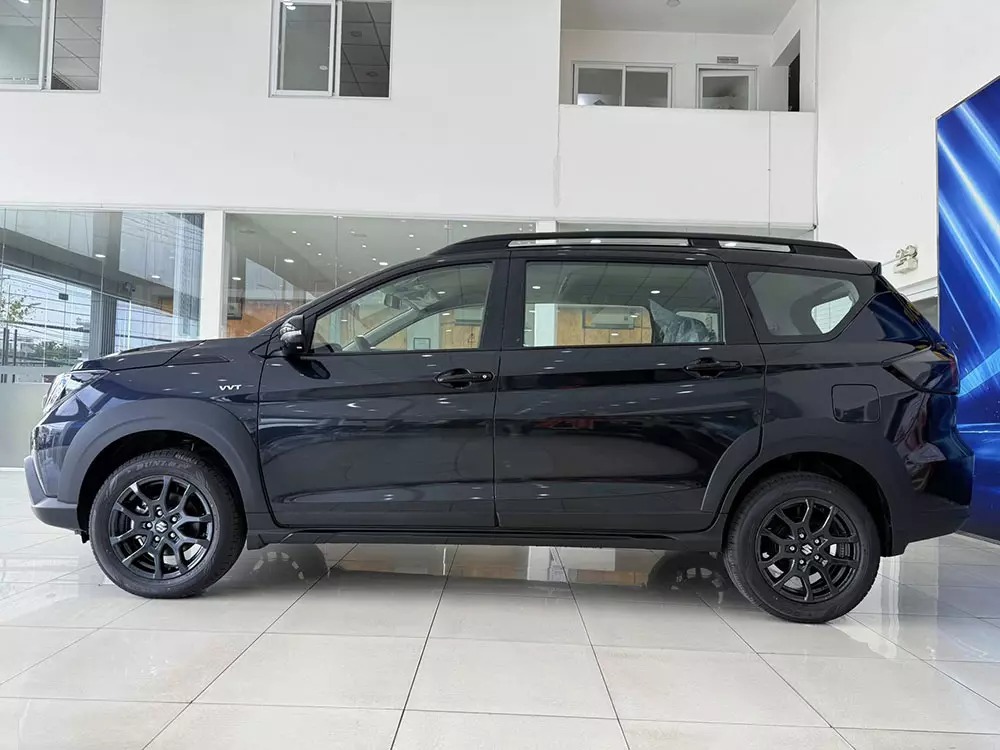 Suzuki XL7 Black Edition 4