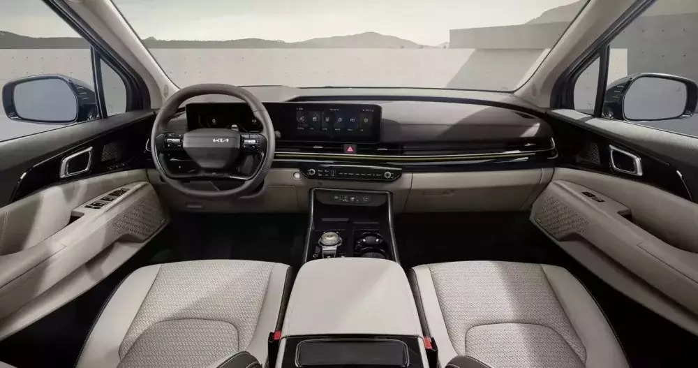 Kia Carnival Thacoroyal 3
